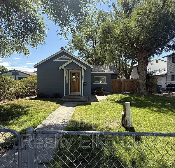 620 Maple St — Photo 1