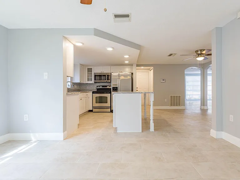 9016 Hunt Club Ln — Photo 18