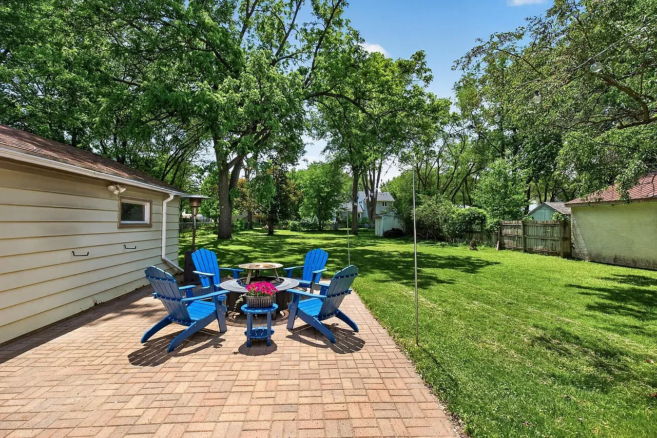 3 bed, 1696 sqft, $2,350 — Photo 2