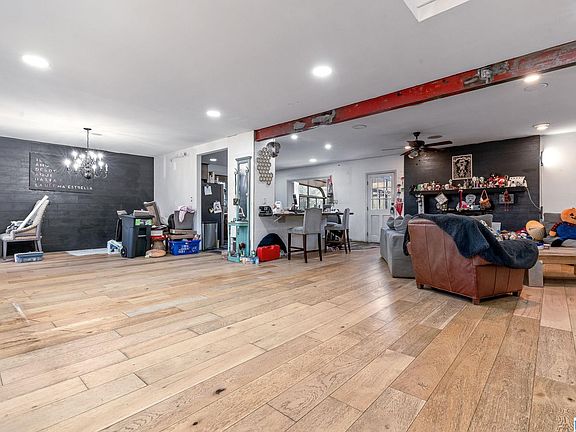 3rd image of 4112 Camp Horner Rd