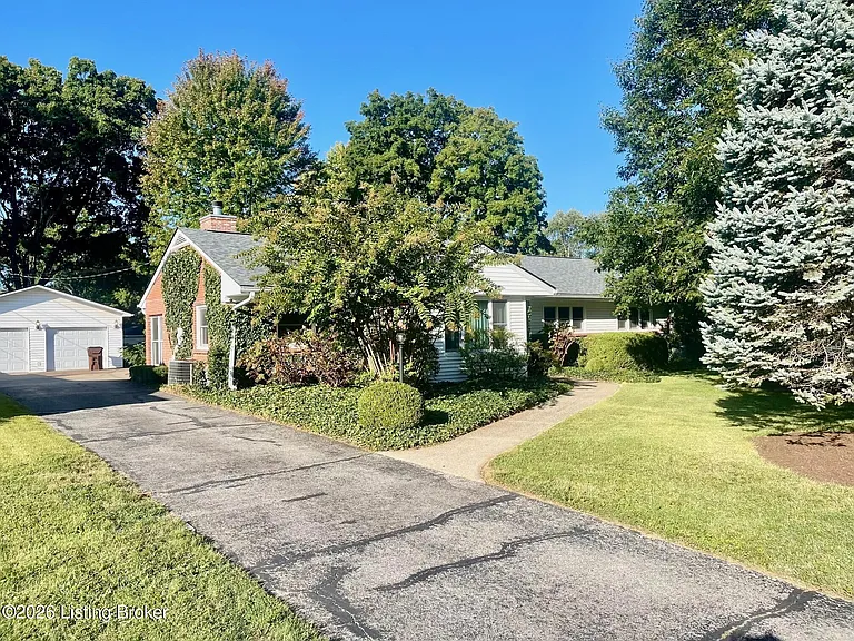 106 Spruce Ln — Photo 1