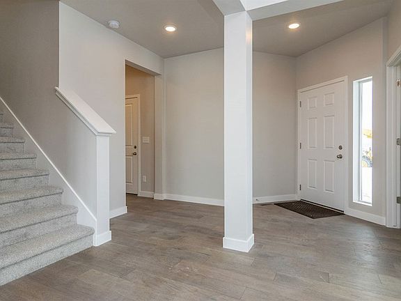 The Roydencrest - Foyer