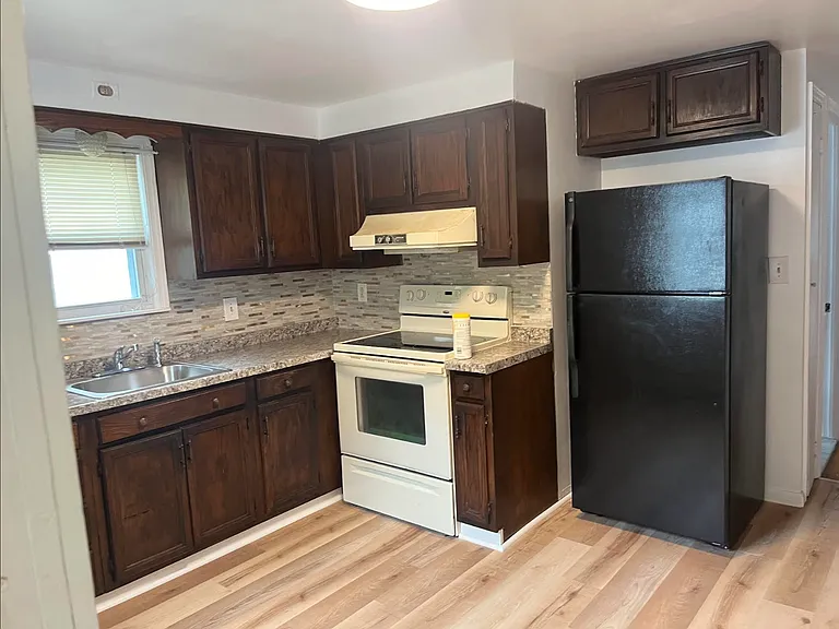 70 Eileen St #1 — Photo 3