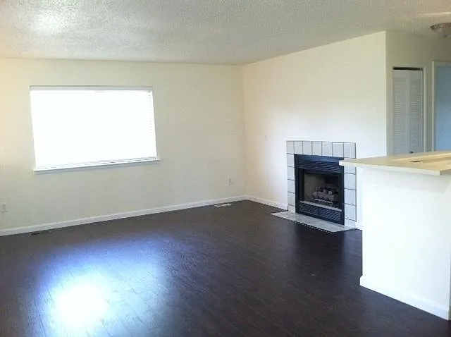 1057 Delta Dr #F — Photo 3