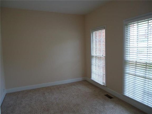 4th image of 4647 Cedar Wood Dr