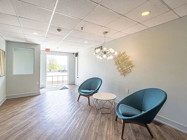 EMR Apartments — Photo 10