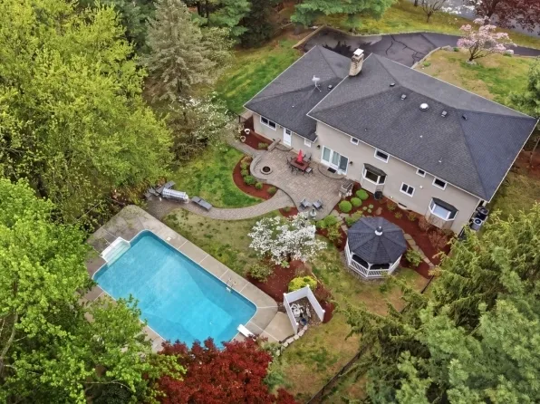 15 Sunrise Cir, Clinton Twp., NJ 08809
