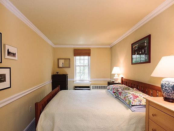 5th image of 152 W 77th St APT 4