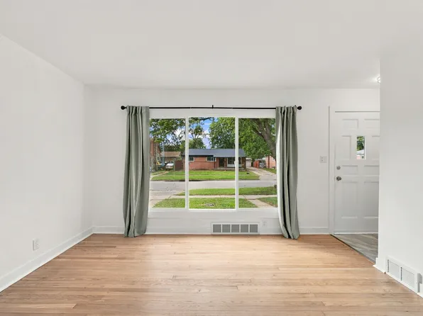 1063 Lori St, Ypsilanti, MI 48198