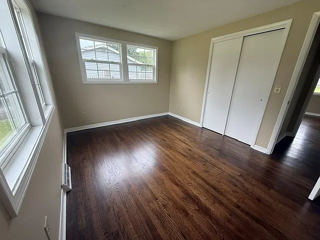 6350 Lakeshore Rd — Photo 2