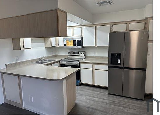 2nd image of 339 Tin St
