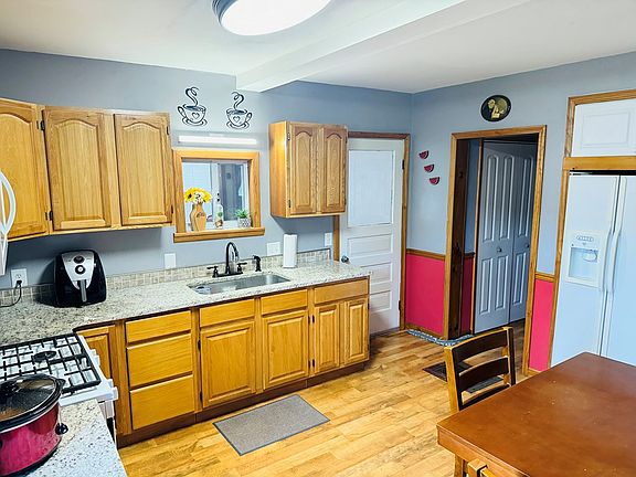 4th image of 20 Pratt Ave