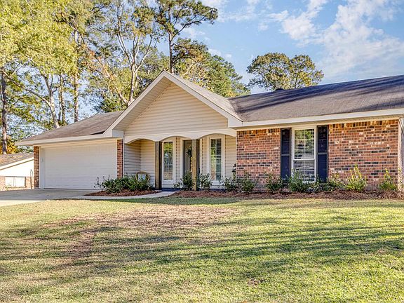 3rd image of 111 Honeysuckle Dr