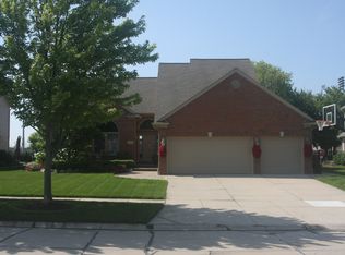 21098 Fairfield Dr, Macomb, MI 48044