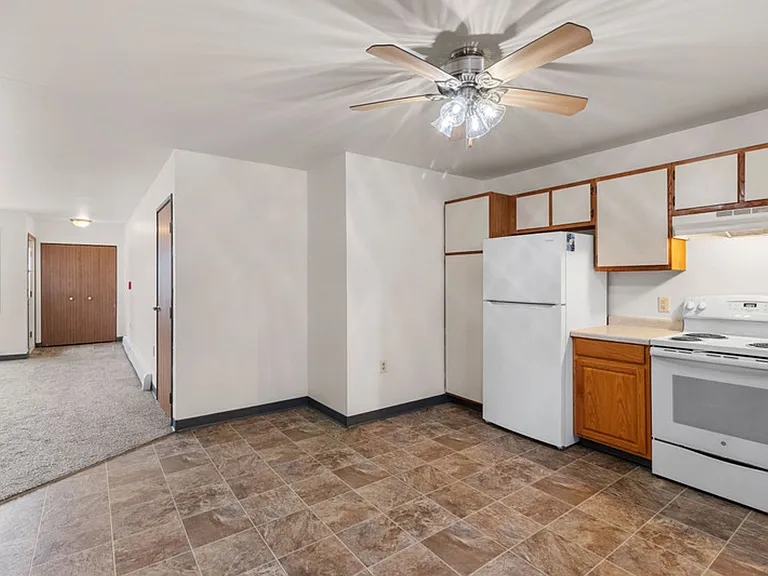 Hickory Drive and Pinecrest Apartments — Photo 11