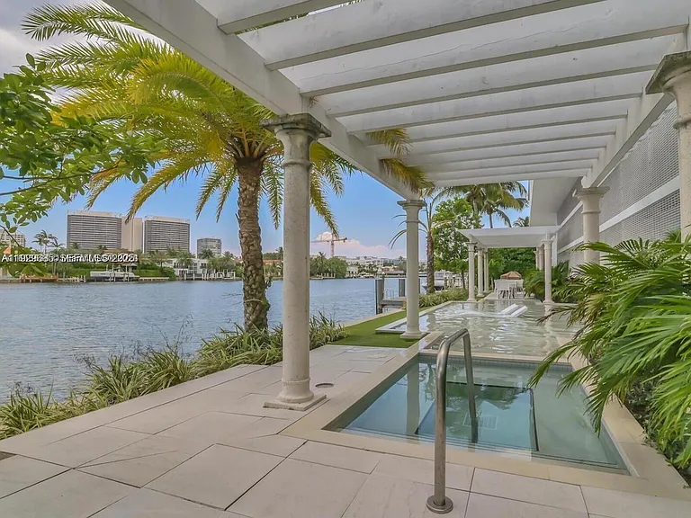 9821 E Bay Harbor Dr #503 — Photo 37