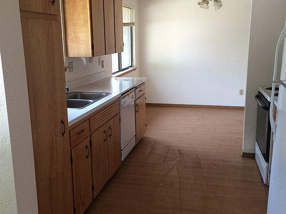 4th image of 1202 N Willow St