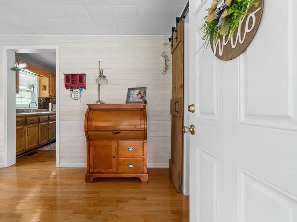 215 Old Stewart Rd, Tennessee Ridge, TN 37178