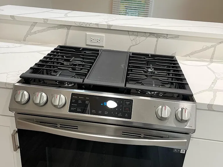 Gas stove w/convection Oven