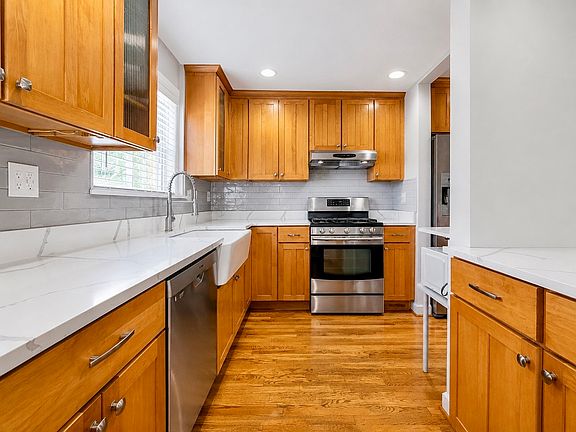 3rd image of 416 N Main St