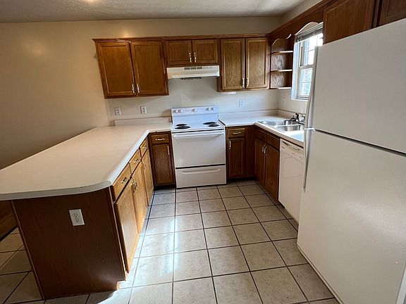 3rd image of 24 Jade Ct #8-J8