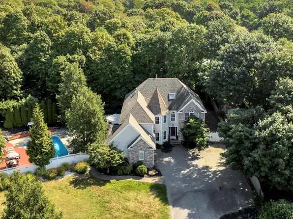 60 Old Plymouth Road, Sagamore Beach, MA 02562