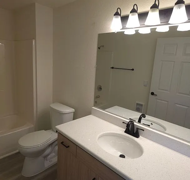 Winfou06-Columbia Village Apartments — Photo 13