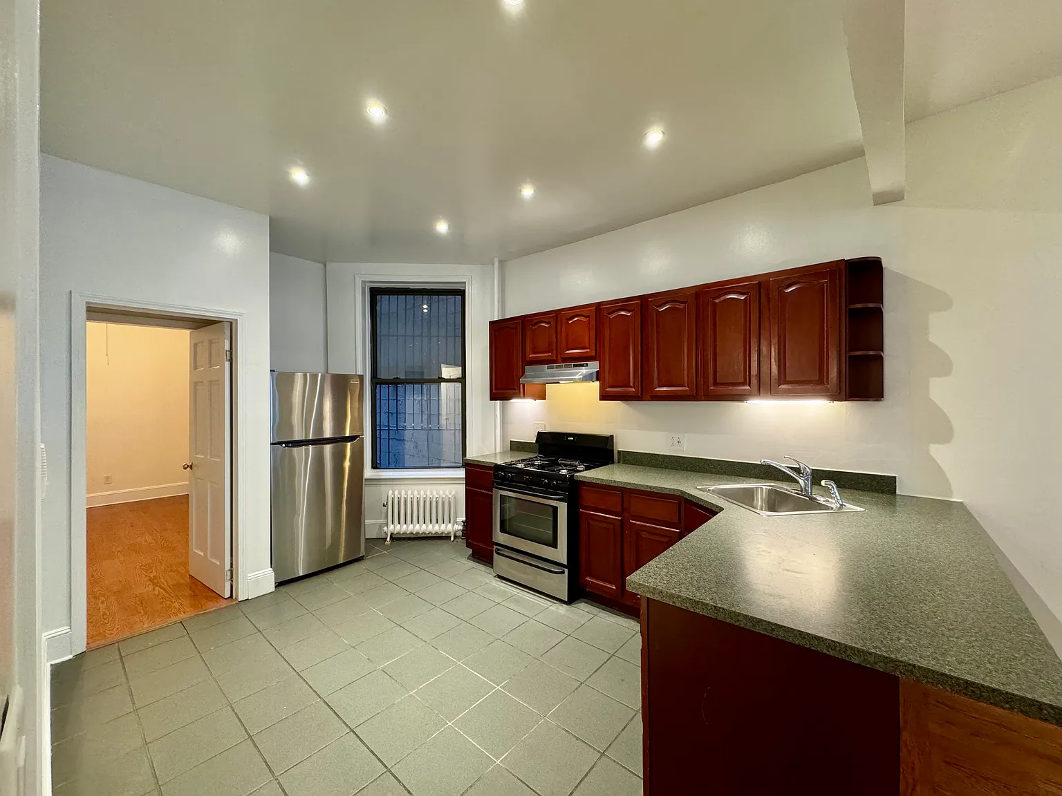 33 South Elliott Place — Photo 4