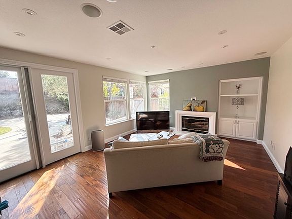 3rd image of 567 Montori Ct