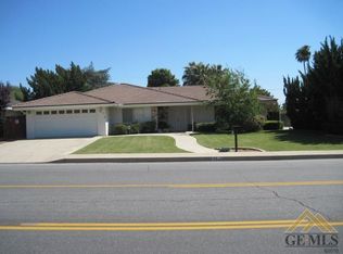3613 Christmas Tree Ln, Bakersfield, CA