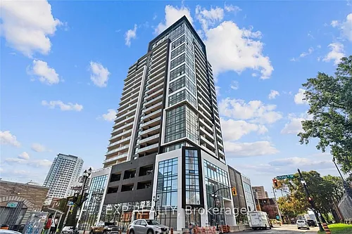 15 Queen St S Photo 1