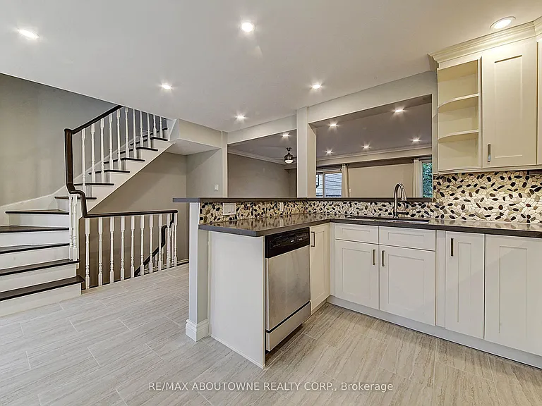 2353 Marine Dr #3 — Photo 7