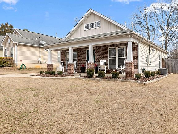 3rd image of 109 Alpine St