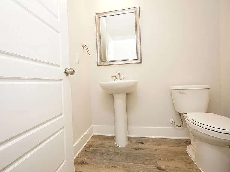 1568 Pine St — Photo 29