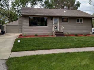 1204 Colonial Dr, Machesney Park, IL 61115