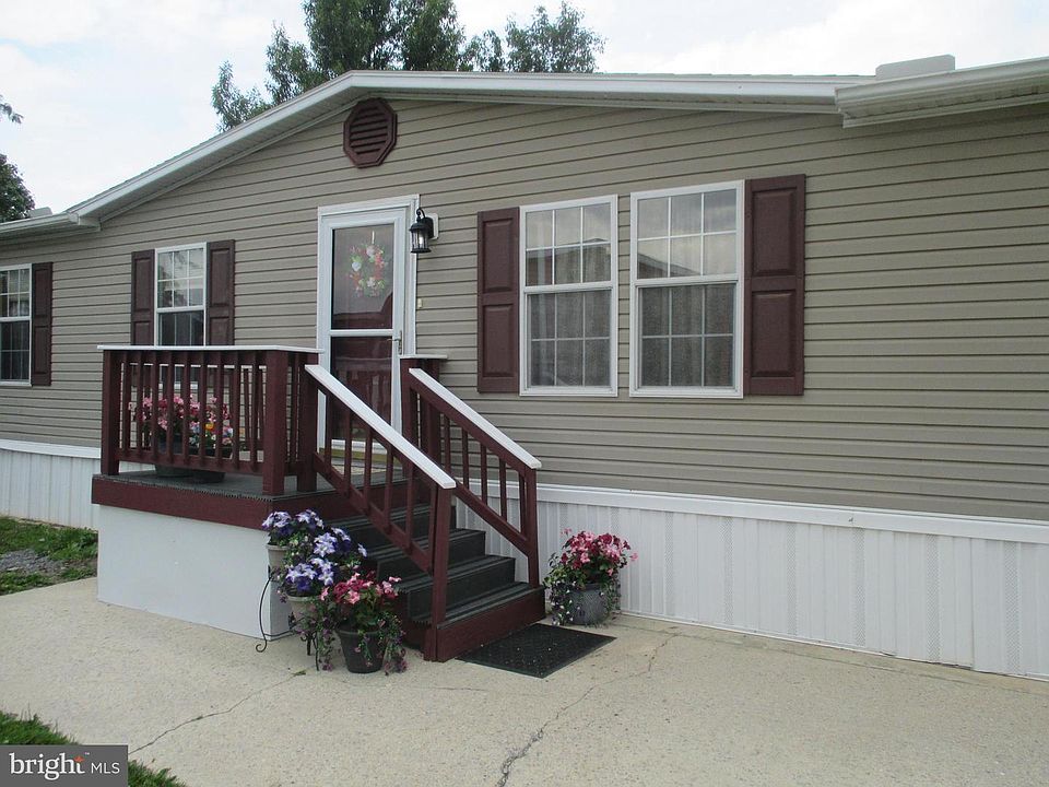 1st image of 284 Waverly Ct