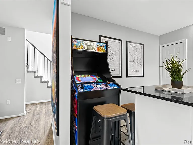 400 La Plaza Ct — Photo 17