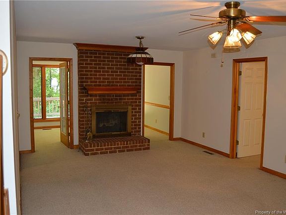 4th image of 104 Edgewood Ln
