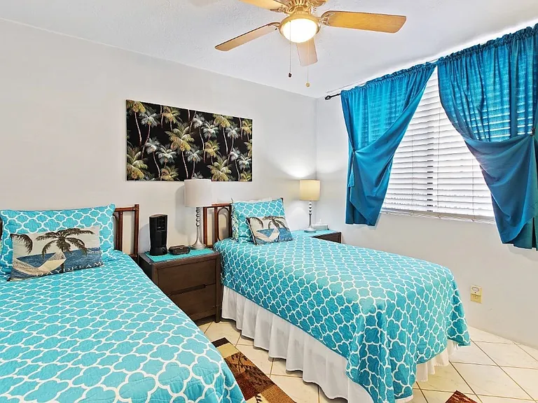 Second bedroom. 2 twin beds.