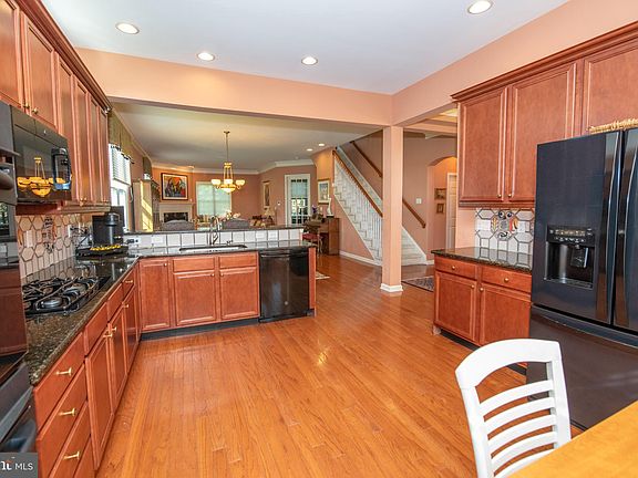 4th image of 102 Keenan Ln