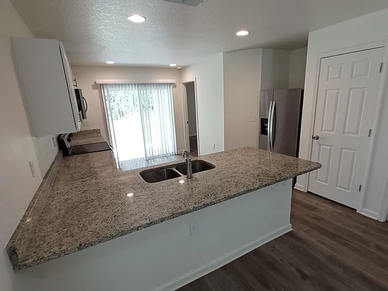 618 Hannah St — Photo 5