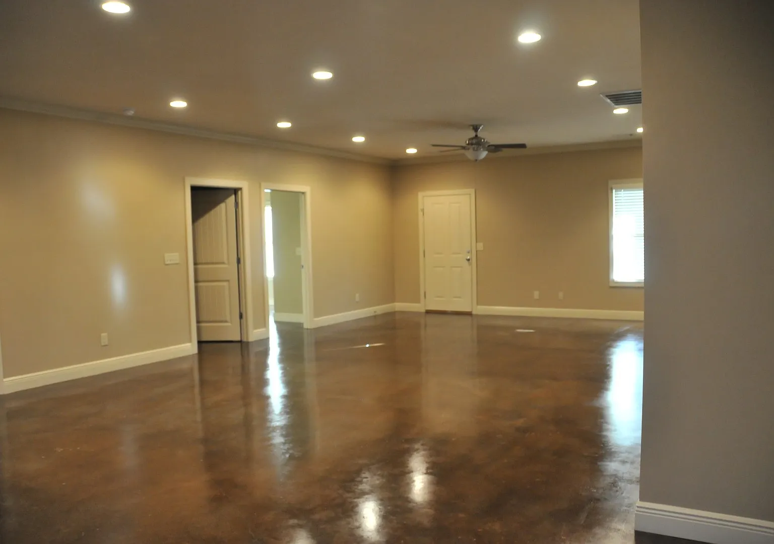 1434 Cloverdale — Photo 3