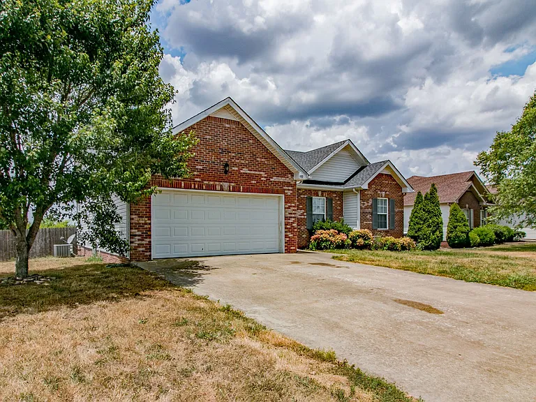 988 Chardea Ct — Photo 2