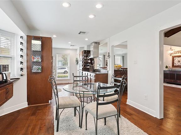 4th image of 26 Devereaux Dr