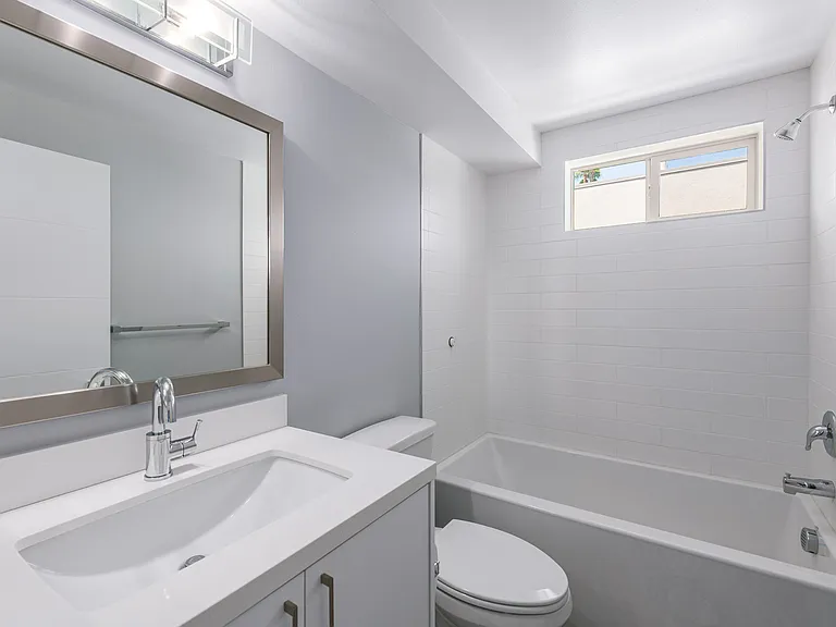 1407 Bates Ave — Photo 9