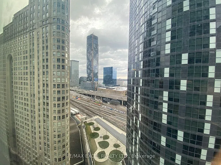 8 The Esplanade #1812 — Photo 36