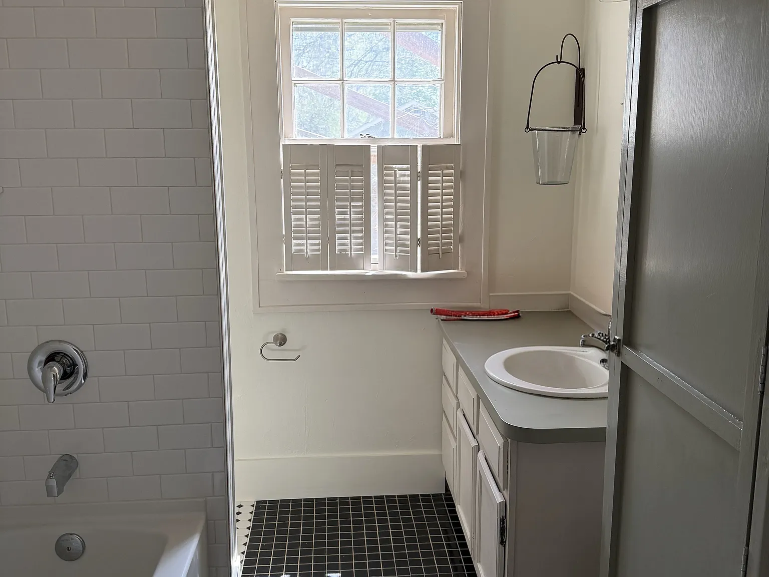 2 bed, 1131 sqft, $2,100 — Photo 2