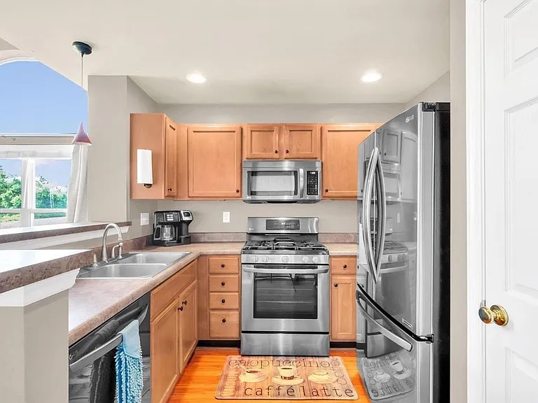 836 Wayland Dr — Photo 7
