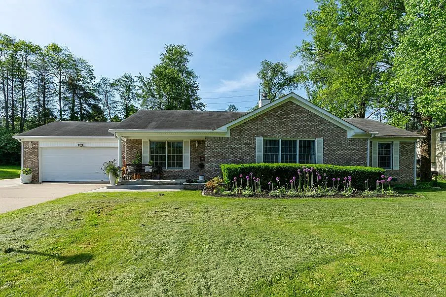 3640 E Grandview Dr photo 1