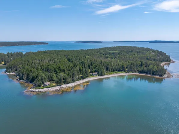 186 Lopaus Point Road, Tremont, ME 04612